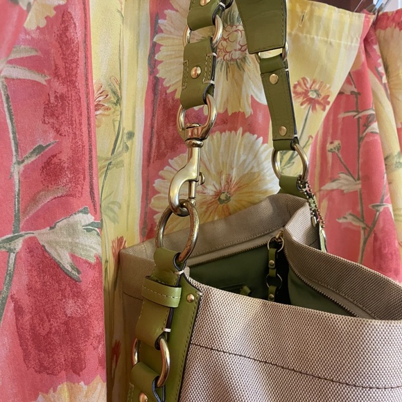 Coach Carly: Creamy Off White Canvas & Lime Green Leather shoulder bag. Pre-🤍💚 - Picture 10 of 11